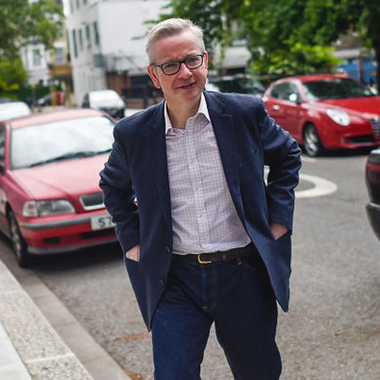 cover art for 4404: LISTEN¦ Michael Gove believes he could have the backing of Brexiteers, including the DUP, but has he ruined his leadership chances with his candid cocaine admission? Frank talks to Professor @JonTonge