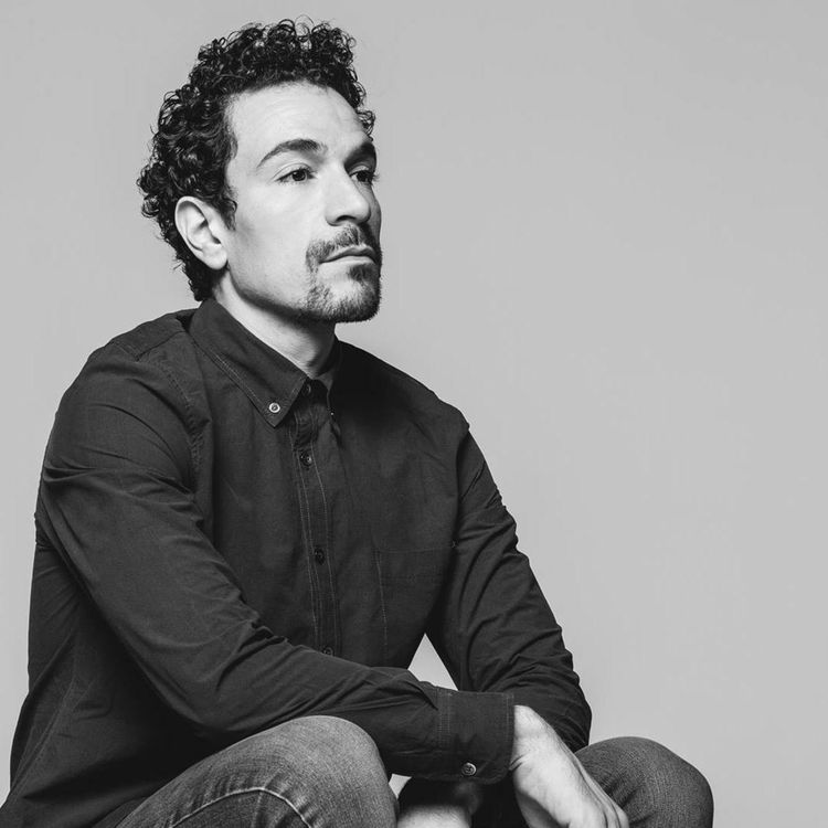 cover art for Yacine Belhousse : L'humoriste surréaliste