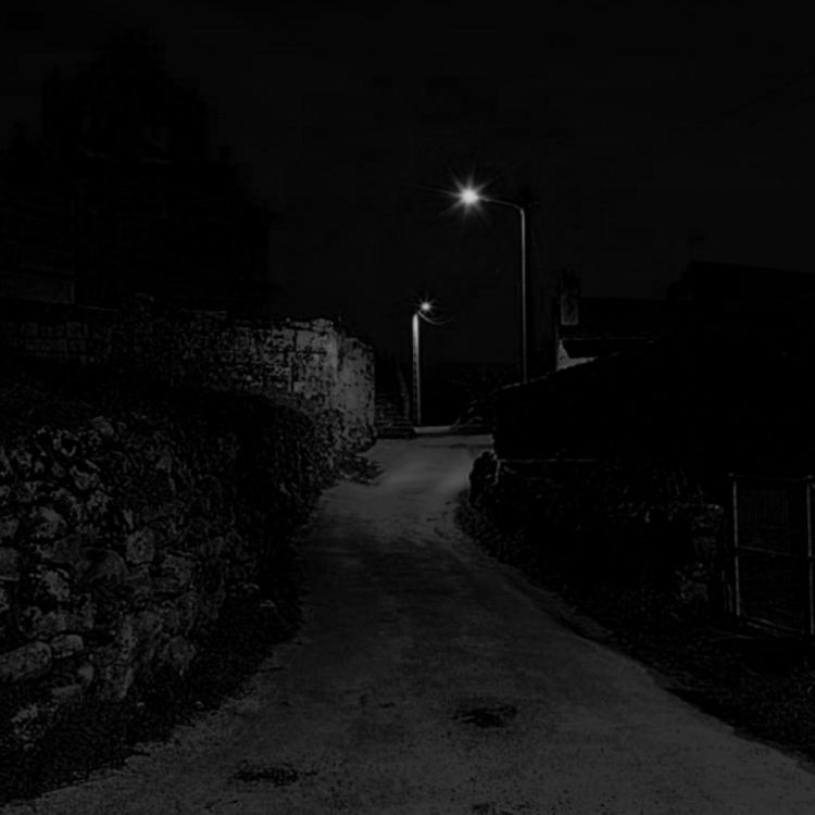 cover art for HAY ALGO EN EL TERRENO DE LA ABUELA y más Relatos Aterradores