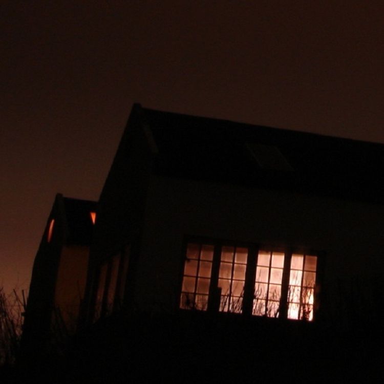 cover art for TEN CUIDADO SI ESCUCHAS TU NOMBRE CUANDO ESTÁS SOLO