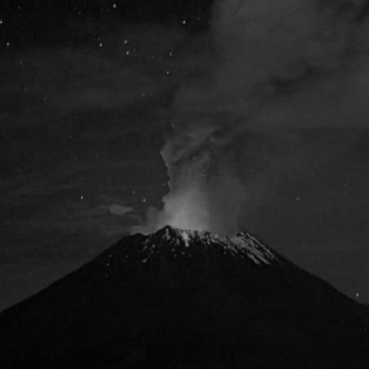 cover art for Algo aterrador ocurre bajo las faldas del Popocatepetl - Relatos de suscriptores