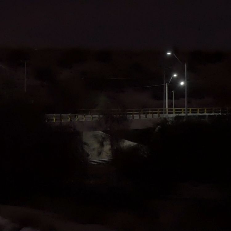 cover art for Los espectros del puente de Mexicali (Y más relatos aterradores)