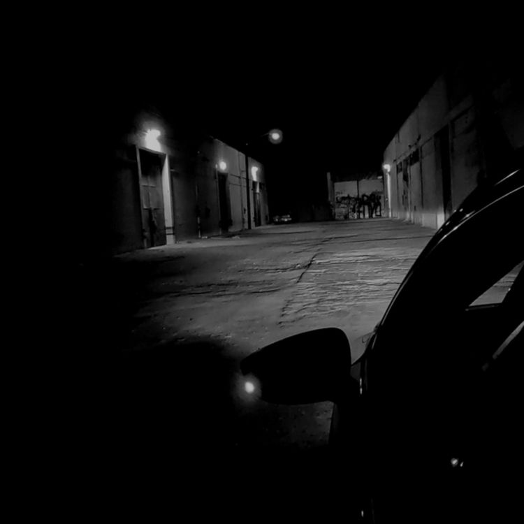 cover art for LA NOCHE QUE UN CADÁVER SE SUBIÓ A MI TRAILER (Relatos aterradores de suscriptores)