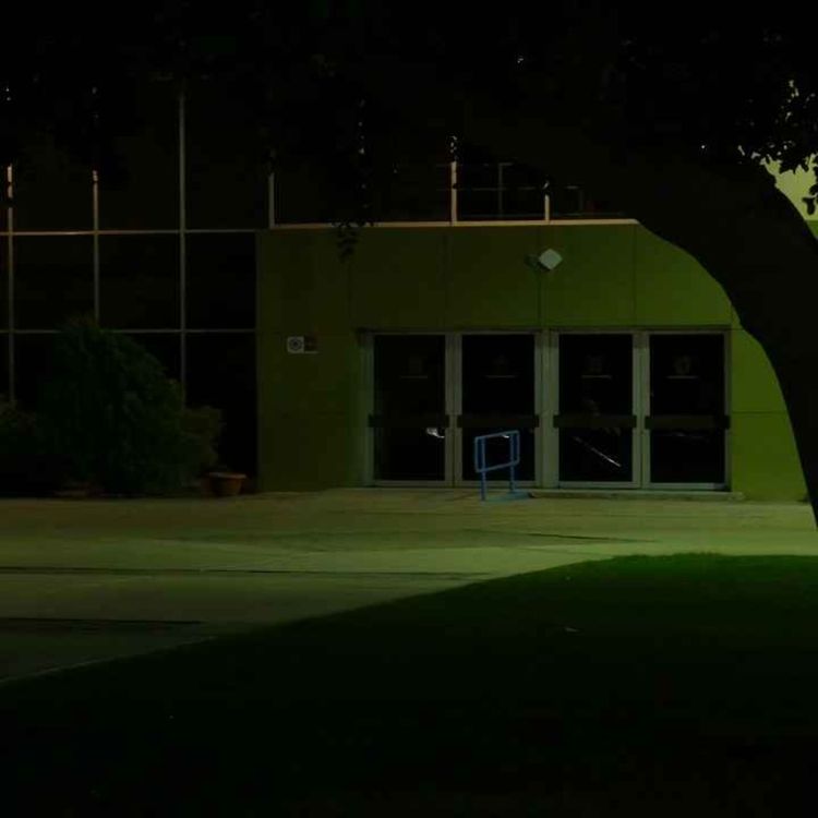 cover art for TRABAJÉ EN UNA FUNERARIA POR 15 AÑOS (Estos son los horrores que viví)