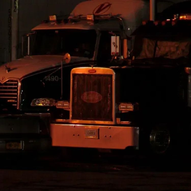 cover art for Experiencias ATERRADORAS de traileros y conductores vol. 2