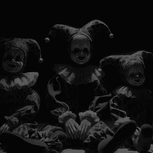 Reglas extrañas para cuidar una casa con muñecos (2 relatos que te