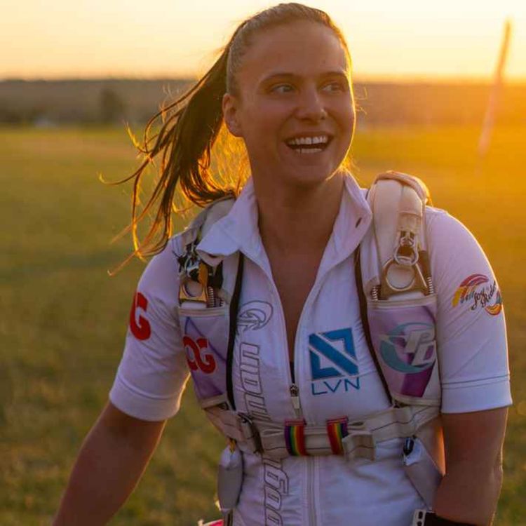 cover art for #69 - Chuter avec Panache avec Domitille Kiger - Championne du Monde de parachutisme et conférencière