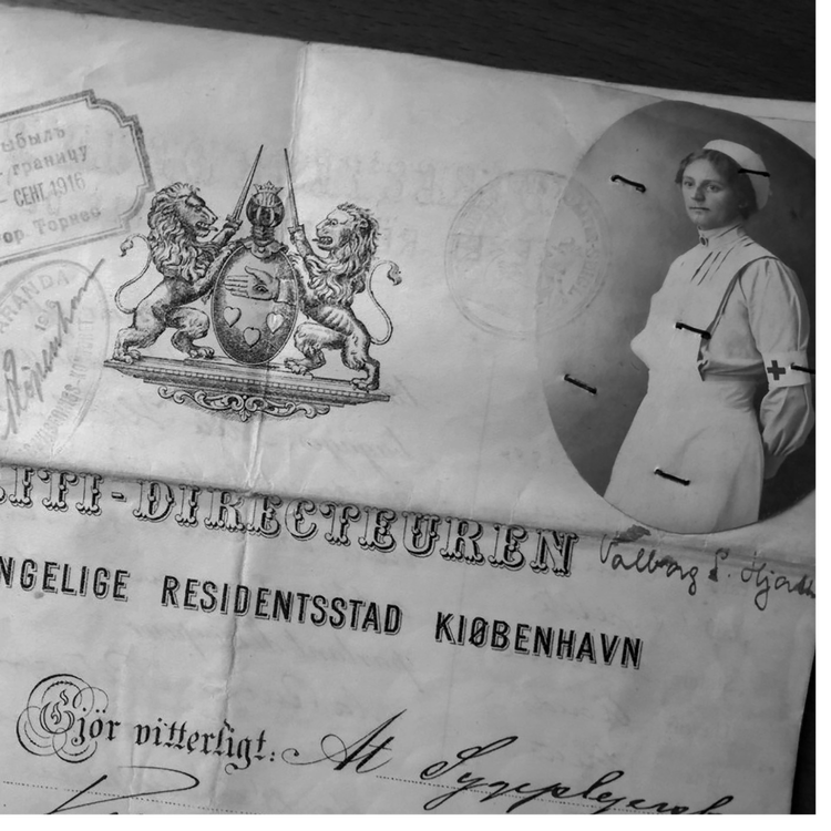 cover art for Frontline Nursing in WW1