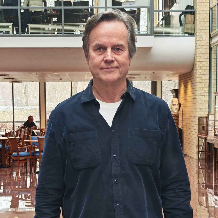 cover art for Utstillingen har fått terningkast seks