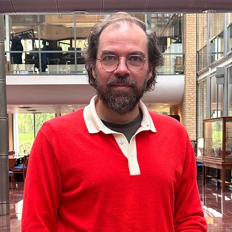 cover art for Kunstverkene rives bort og skaper lange ventelister