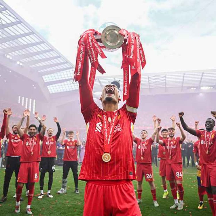 cover art for 12 Hot Takes of Xmas Ep 1: VVD Overrated, Estevao to Eclipse Ronaldo & Arsenal Not All That!