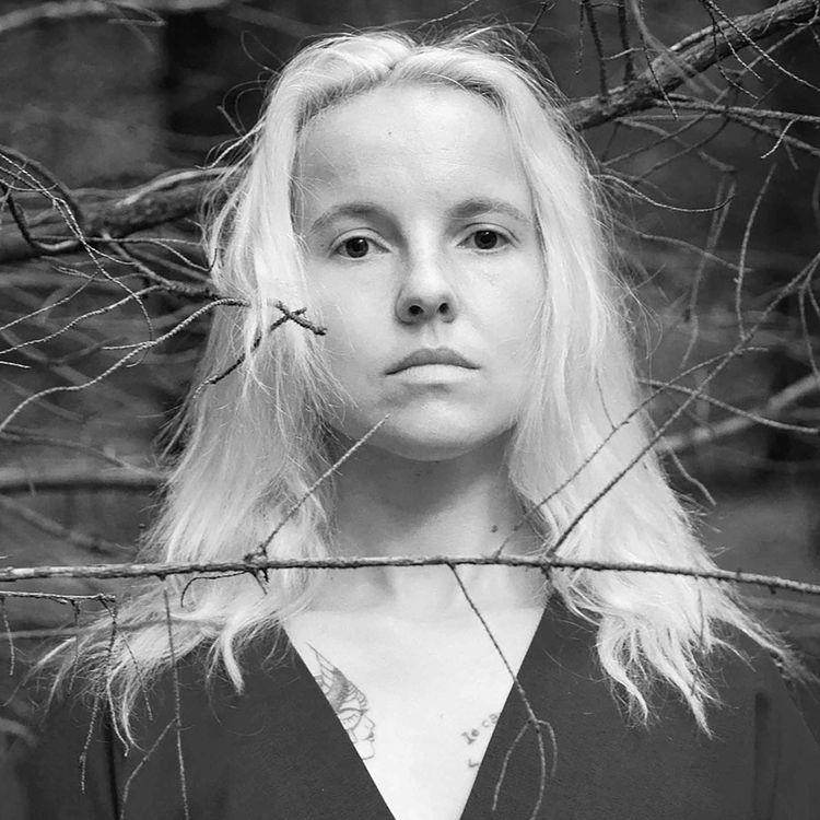 cover art for #78 Cécile Coulon : La langue des choses cachées