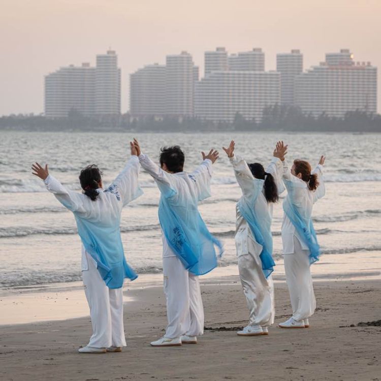 cover art for A szabadság hangjai! Évadzáró a nyíló városból (kopogjuk le)