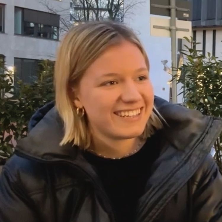 cover art for Ich bin nicht rechts, ich bin normal: YouTuberin Eingollan über Deutschland im Ausnahmezustand