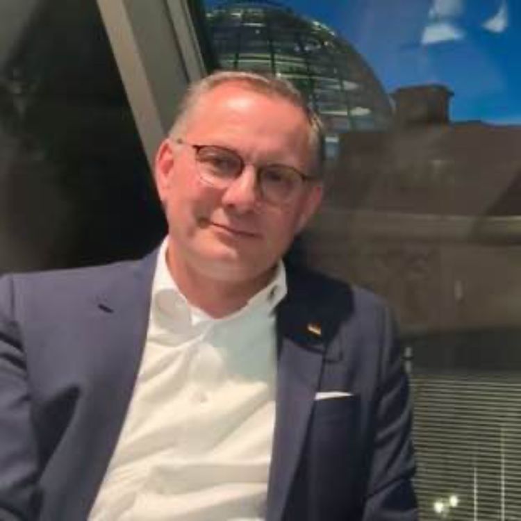 cover art for Putsch gegen die Demokratie? AfD-Co-Chef Tino Chrupalla über den Angriff der deutschen Regierung auf die Opposition