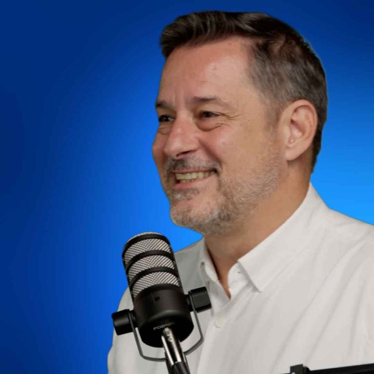 cover art for Wat maakt een hybride werknemer onmisbaar in 2025? met Jochen Maertens | 52 Topics S3 - #27