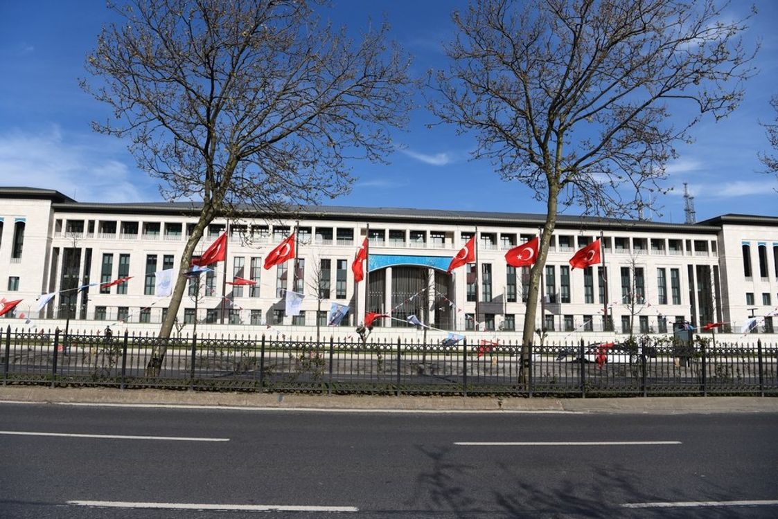 cover art for Los servicios de inteligencia turcos eliminan al responsable de las "finanzas" del PKK en Siria.