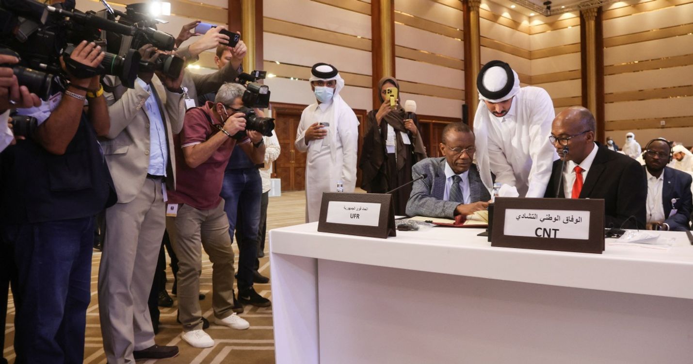 cover art for El gobierno militar de Chad y los grupos de la oposición firman un acuerdo de paz en Qatar.