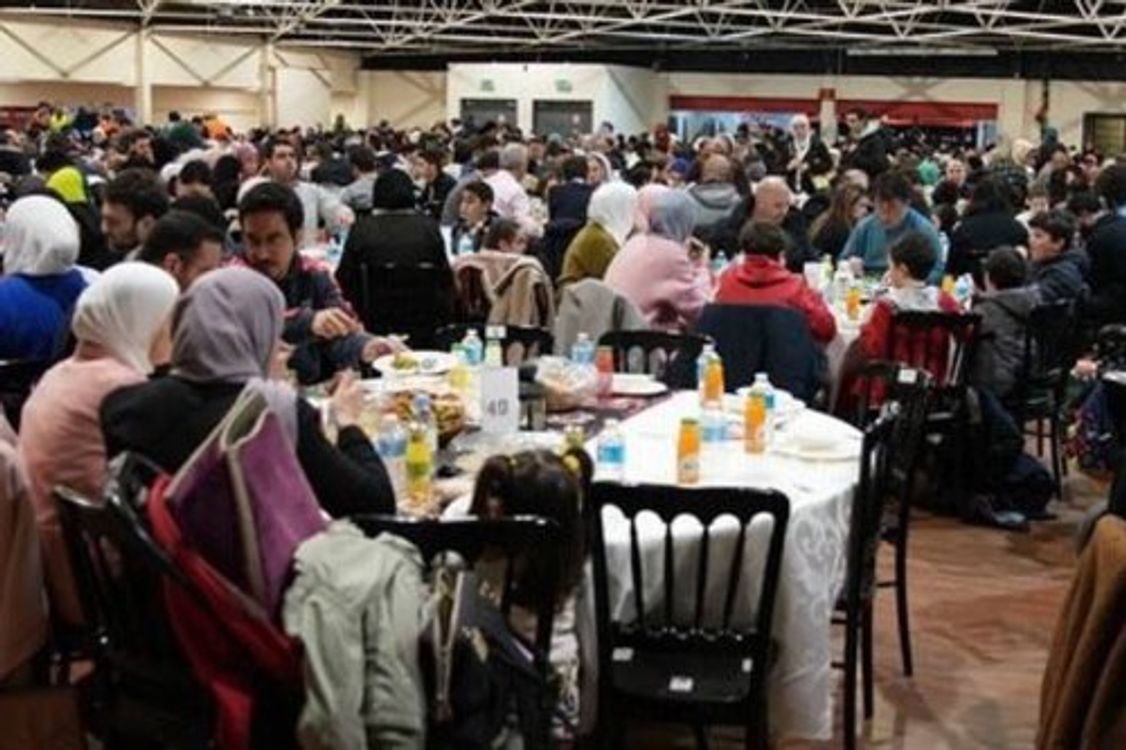 cover art for 1.000 personas participan en un iftar por Palestina en Londres.