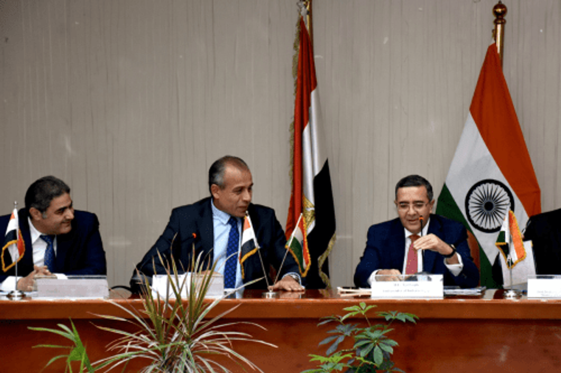 cover art for Egipto analiza la cooperación militar con la India.