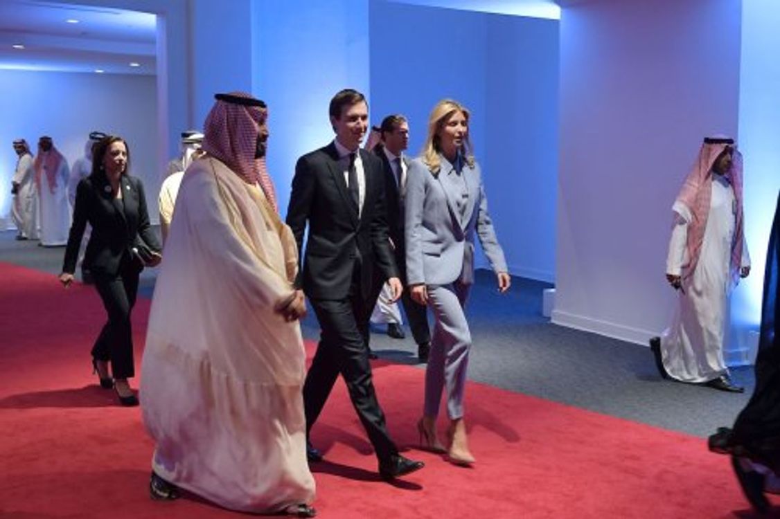 cover art for La firma de capital riesgo de Jared Kushner contó con el respaldo de Emiratos y Qatar.