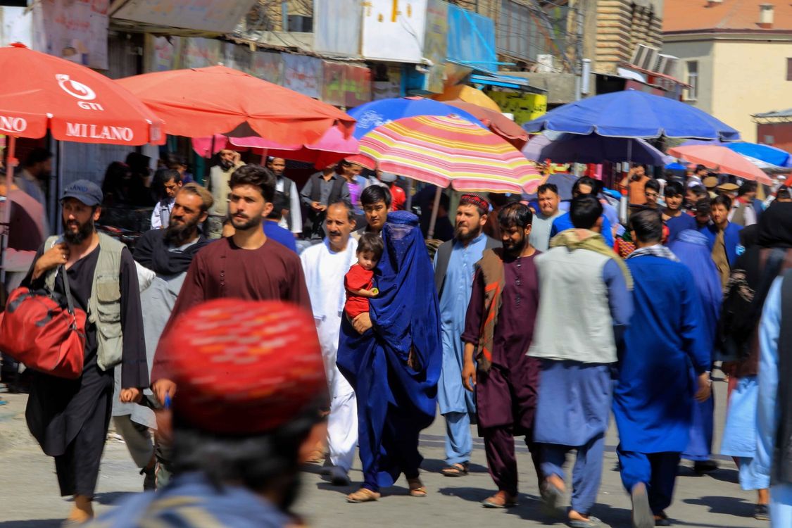 cover art for Una mujer afgana acusa de violación a un alto cargo talibán.