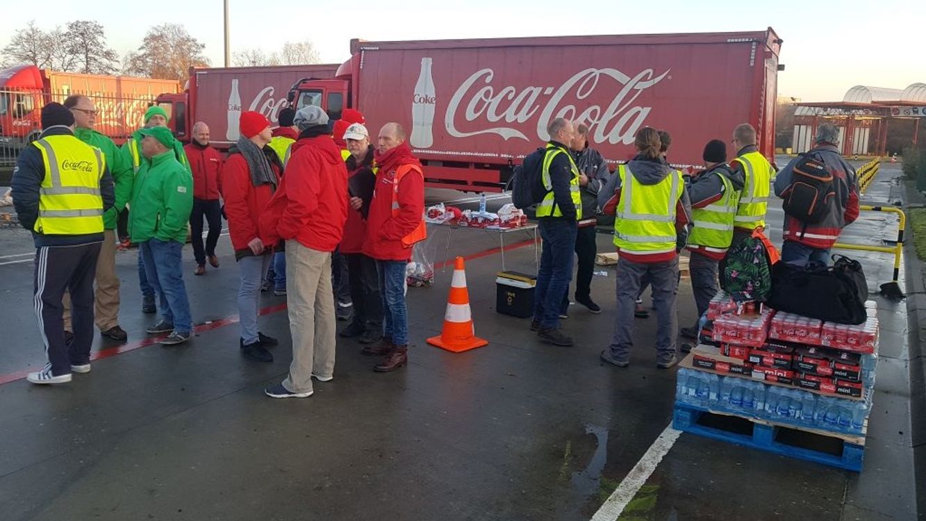 cover art for ¡La crisis de Madrid y Argelia trastoca un acuerdo para "Coca-Cola"! Empresas españolas y francesas esperan el visto bueno del país africano para su proyecto.