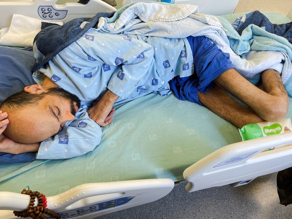 cover art for La UE pide la liberación del palestino en huelga de hambre Awawdeh.