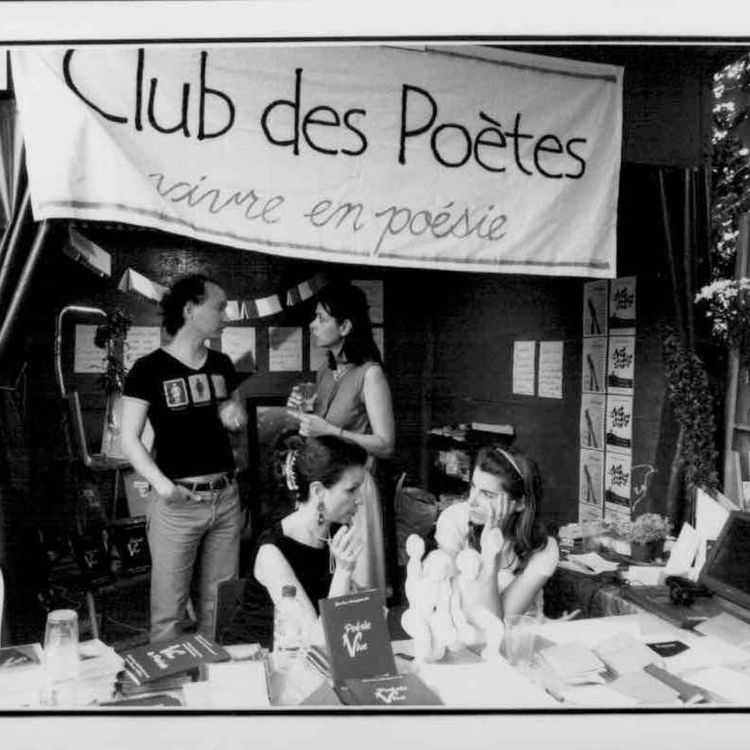 cover art for Une balade au "Marché de la poésie" à Paris. 