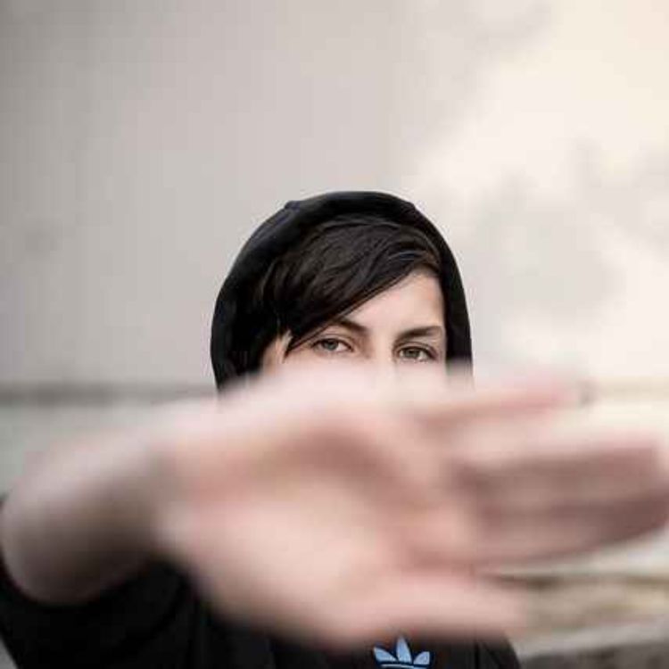 cover art for συμπαράσταση σε κλειστό χαρακτήρα έφηβο