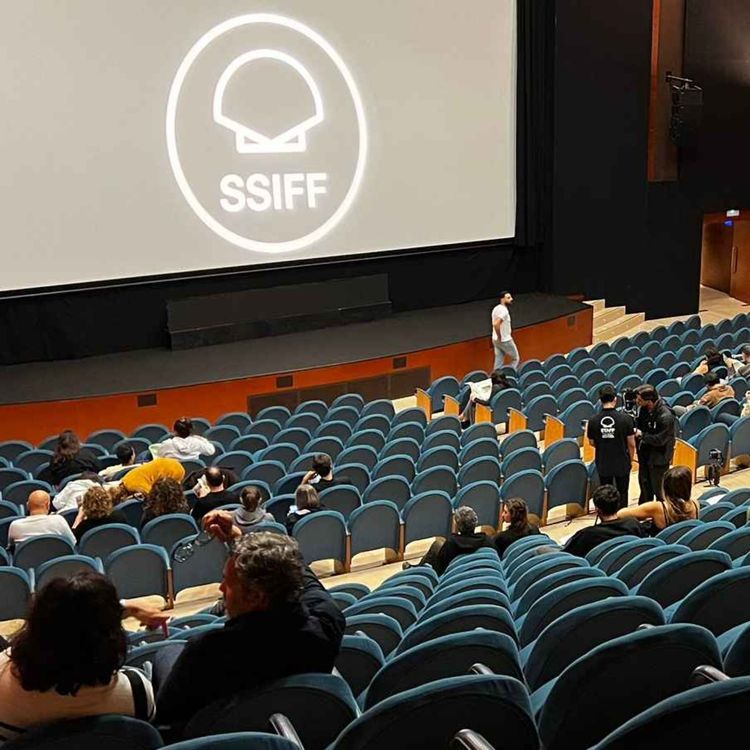 cover art for Zinemaldia 2025. Domingos en Maspalomas con Angelina Jolie