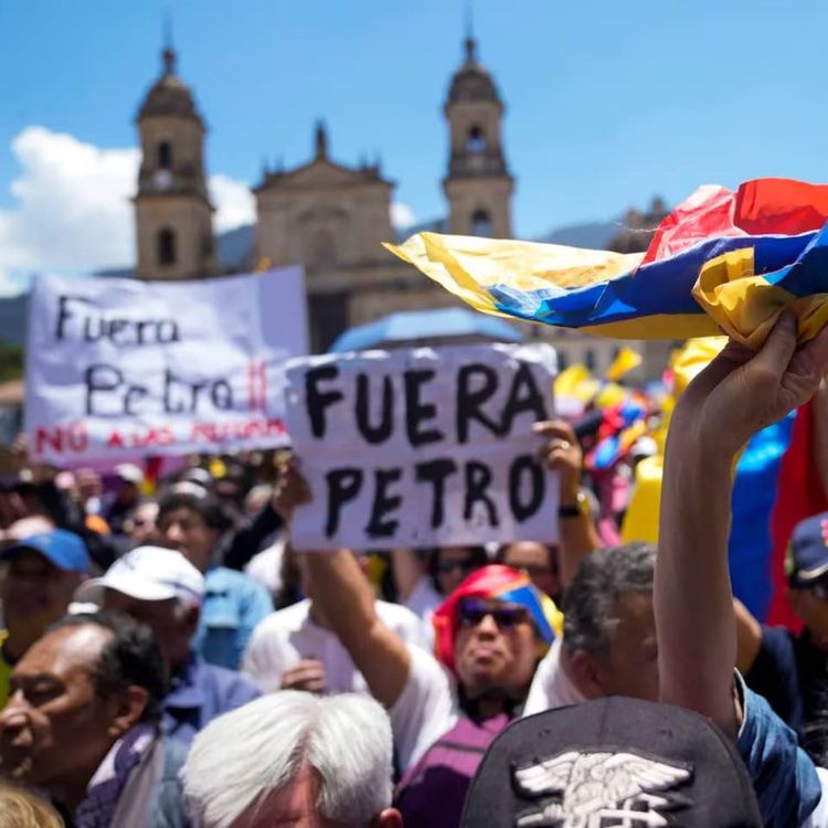 cover art for PETRO EN SU PEOR MOMENTO POLITICO