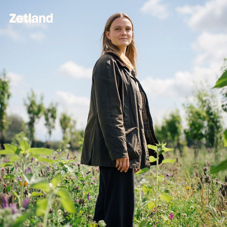 cover art for 28-årige Laura skal overtage familiens slot. Og forandre dansk landbrug for altid