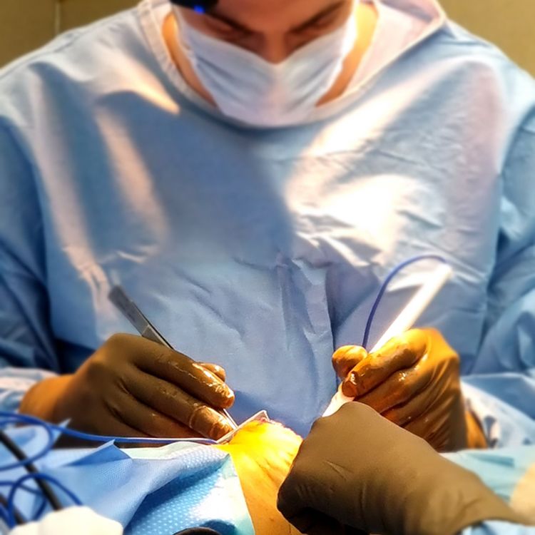 cover art for Au bloc ! Ligamenstoplatie du coude pour remplacer le ligament rompu