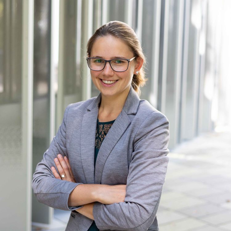 cover art for Constance Badalì: Völlig losgelöst von der Erde