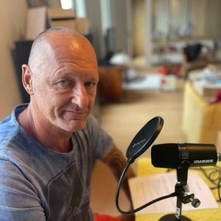 cover art for Laurent : entre nages lunaires, conquêtes glacées et passion aquatique