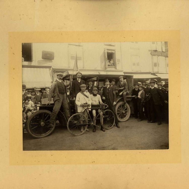 cover art for 9 Juillet 1904 // Le jour où // Des dizaines de stéphanois ont attaqués Le Tour de France