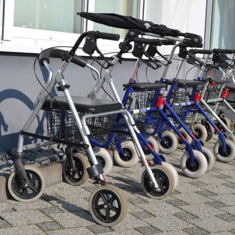 cover art for DaMudM0094: Hut, Stock, Schuhe und bald der Rollator. Nur ein Statement?