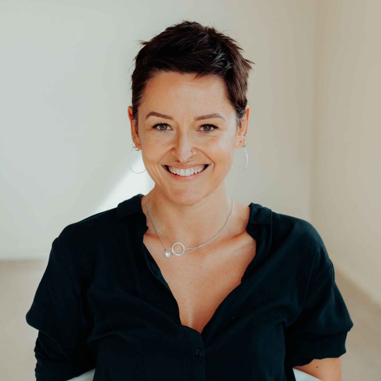 cover art for 193. An accidental daily drinker  and the courage to change with Vari McKechnie