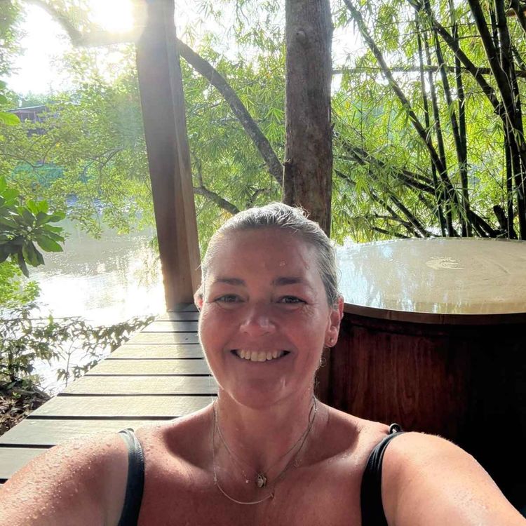 cover art for 309.  Choosing sobriety to get your power back with Liz from Melbourne. 