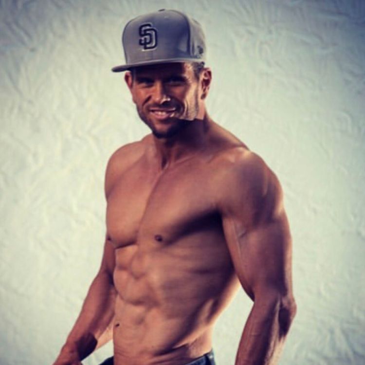 cover art for 5. From chronic binger to celebrity fitness trainer with Benny Owen