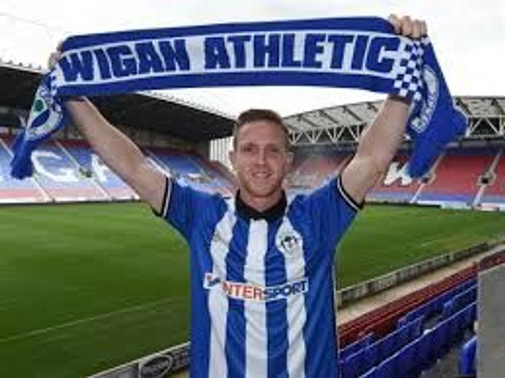 cover art for 10: #Wigan v #Brentfordfc Thursday Pre-Match Podcast: Beesotted v Mudhutter