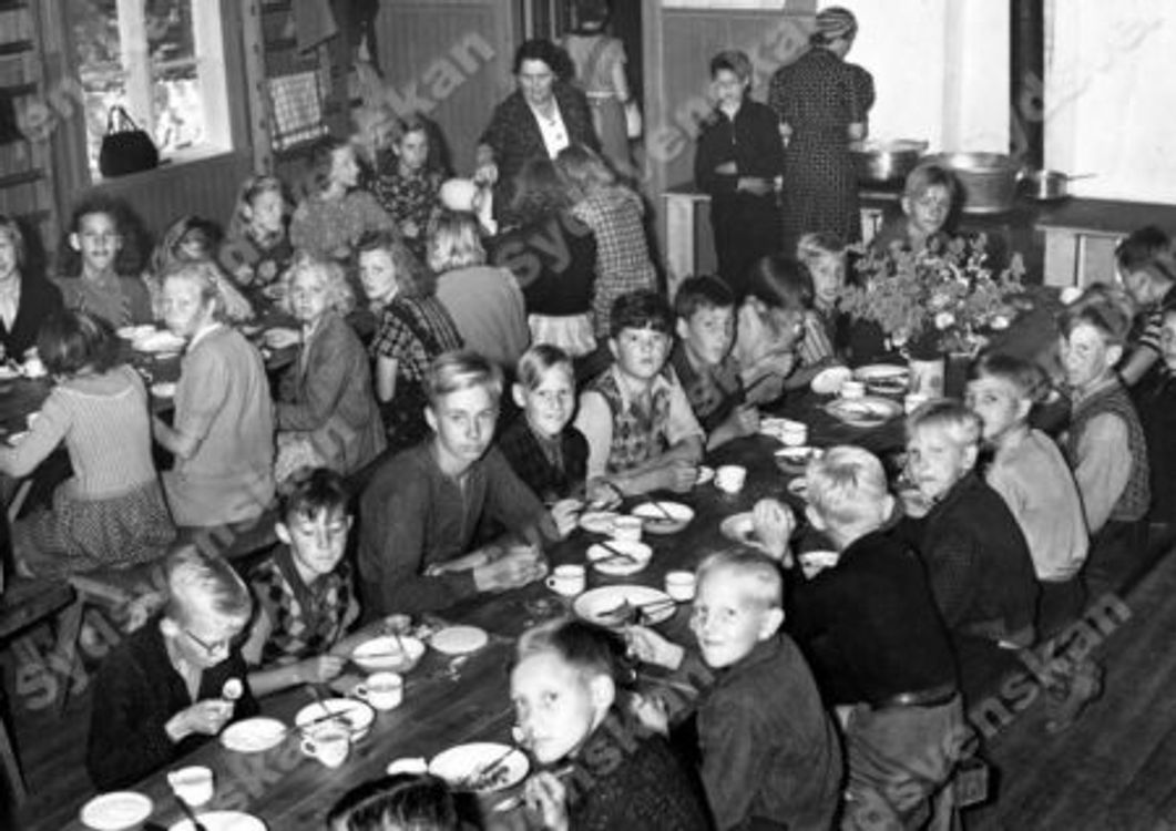 cover art for 27 - Bortsprunget barn och lite Greta Garbo