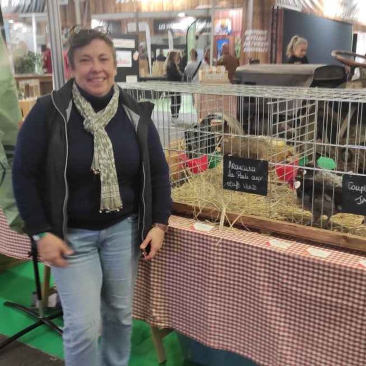 cover art for LE MICRO EN MAIN : Des plumes et du cœur, rencontre avec Manuella Leduc