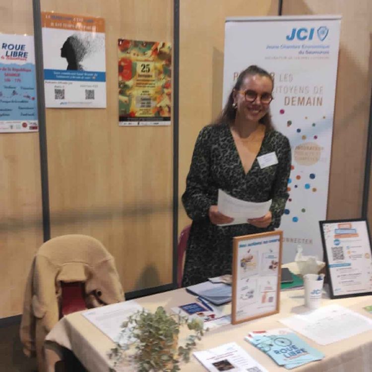 cover art for LE MICRO EN MAIN : Jeunes citoyens engagés : focus sur la JCE du Saumurois