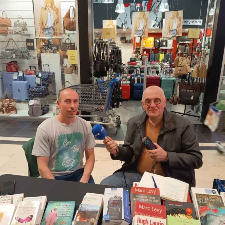 cover art for LE MICRO EN MAIN : ReLire, une recyclerie culturelle au cœur du territoire