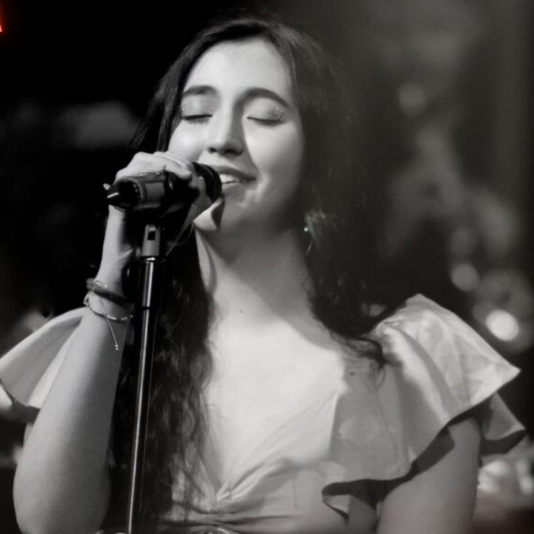 cover art for ¿Cómo una ingeniera de sonido creó un álbum de salsa? 🔥| MINI PODCAST Isabella Rodríguez