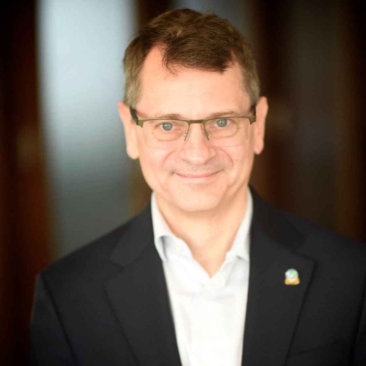 cover art for Digital Danger: Dr. Marc Potenza on Preventing Youth Addiction