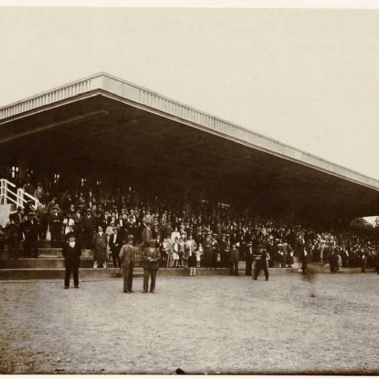 cover art for #7 - L’hippodrome du Grand Camp, un siècle de courses à Villeurbanne