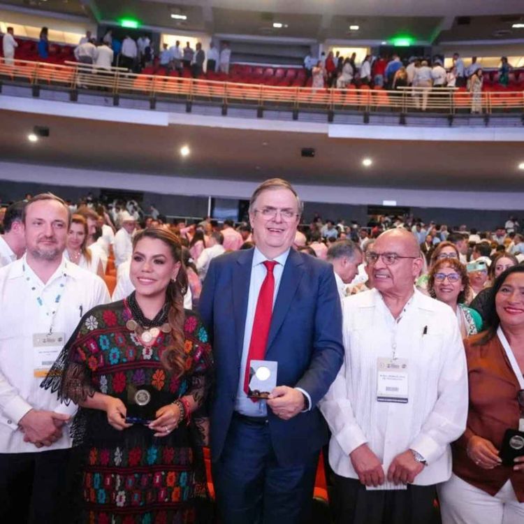 cover art for “Fuerte y claro”: 4t va por exploración minera a gran escala; Ebrard y Flor de María Harp anuncian avanzada de empresas